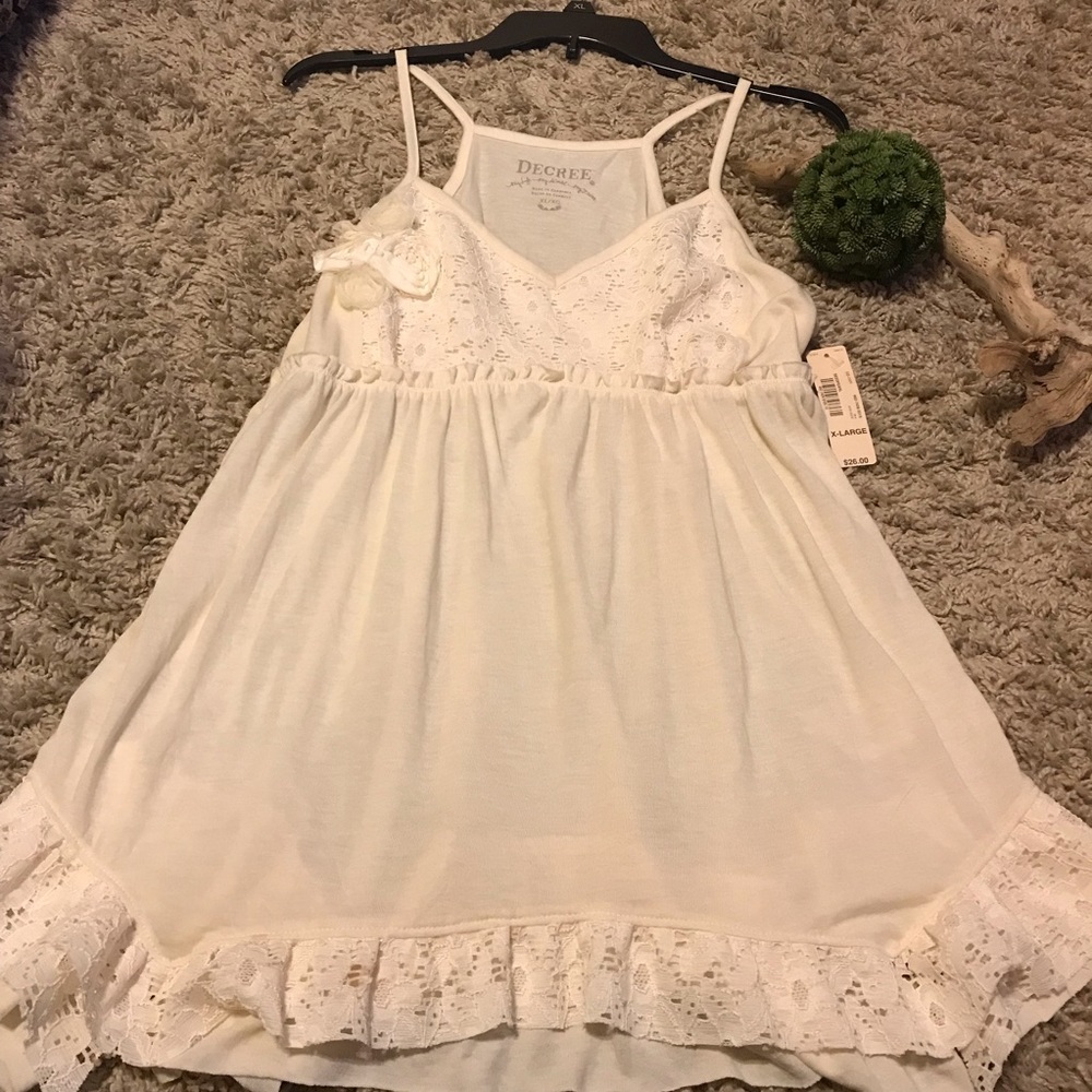🌿Decree tank top🌿 Beautifully detailed!